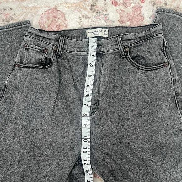 Abercrombie & Fitch Ultra High Rise Ankle Straight Jean Grey Wash Petite 8 Short - Picture 6 of 8